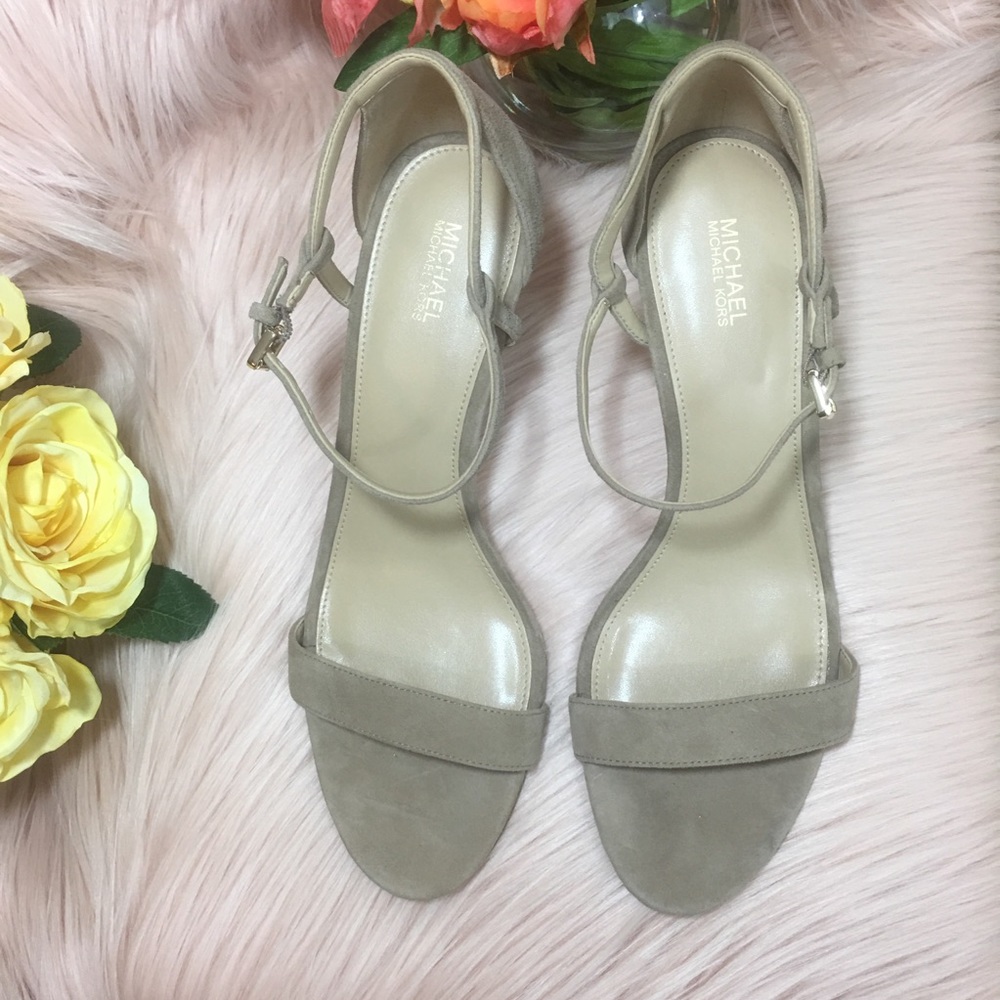 MICHAEL KORS SIMONE OPEN TOE SUEDE SANDALS, TAN, SIZE 10M - Picture 2 of 5